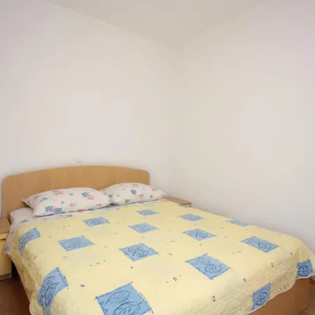 Διαμέρισμα With A Parking Space Barbat, Rab - 5002 *