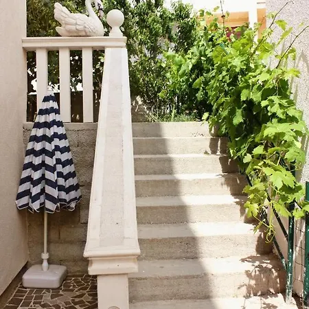 Διαμέρισμα With A Parking Space Barbat, Rab - 5002 *